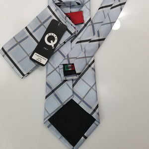 NWT   Q Brand Mens Tie and Handckerchief